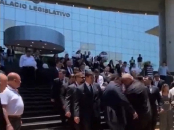 Colegas parlamentarios dieron su último adiós a diputado Harms - La Tribuna