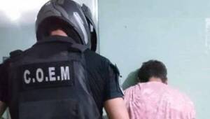 Salió a robar pero se le olvidó un detallecito importantísimo: lo agarraron en plena acción