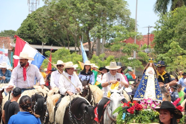 Cabalgata de la fe: jinetes rinden homenaje a la Virgen de Caacupé - La Tribuna