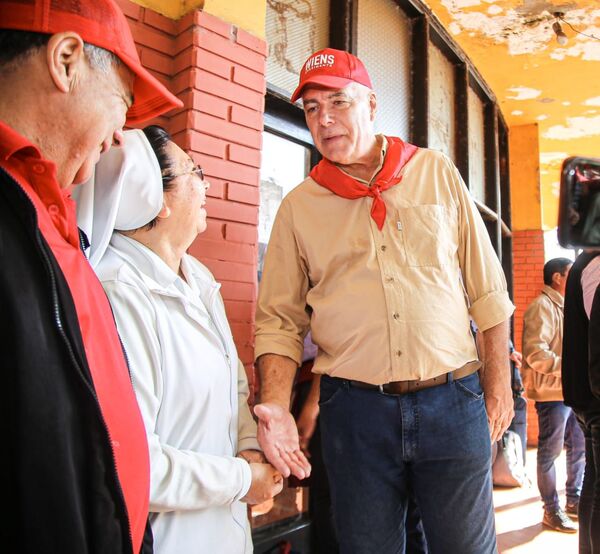 Arnoldo Wiens pide al MEC para plan educativo