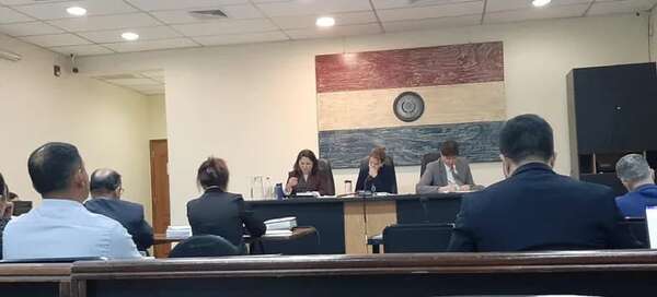Hoy se conocerá la sentencia para aduaneros y militar procesados por coima y contrabando - Nacionales - ABC Color