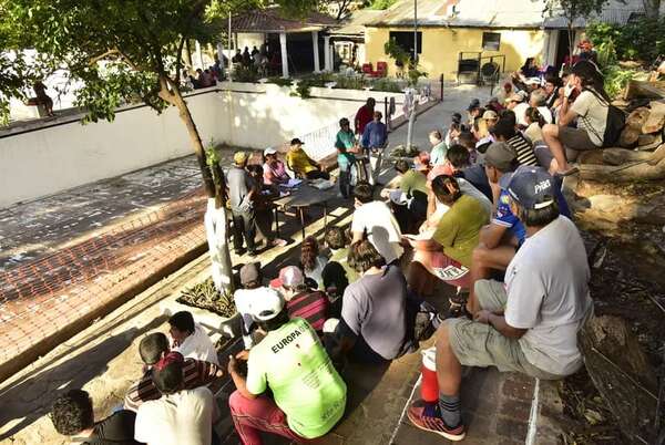 Estacionamiento tarifado: en medio de conflictos, excuidacoches salen desde hoy a las calles como funcionarios de Parxin - Nacionales - ABC Color