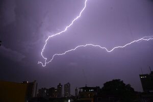 Aviso de tormentas para ambas regiones del país - Noticiero Paraguay