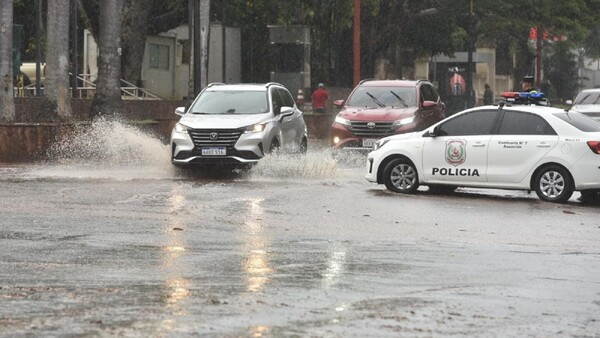 Lunes cálido y con lluvias intensas en 10 departamentos, pronostica Meteorología