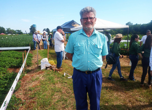 Dirigente insta al desarrollo de una agricultura sostenible y responsable - La Clave