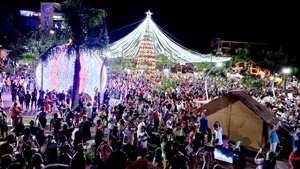La decoración navideña en Ciudad del Este atrae a turistas - La Clave