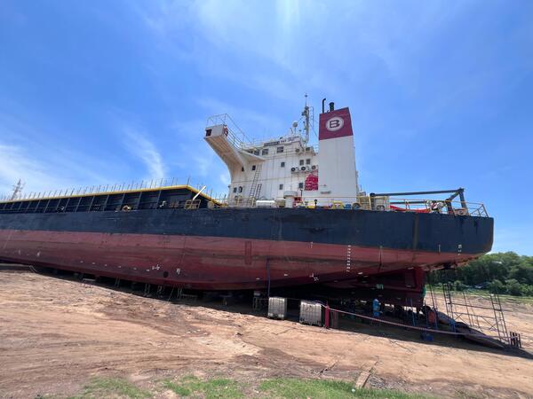 Diario HOY | Industria naval paraguaya amplía su capacidad en comercio internacional