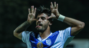 Versus / ¿Elvio Vera retorna a Libertad?