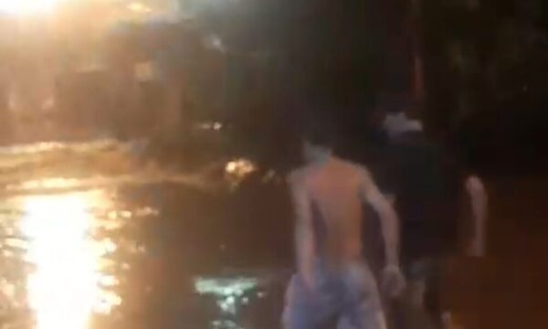 Apostaron para cruzar raudal y fueron arrastrados