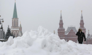 En Moscú se vive la mayor nevada en casi 150 años y Siberia se prepara para 50 grados bajo cero