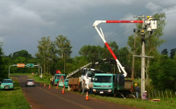 ANDE INSTALA REGULADORES EN LÍNEA QUE ABASTECE DE ELECTRICIDAD A ENCARNACIÓN - Itapúa Noticias