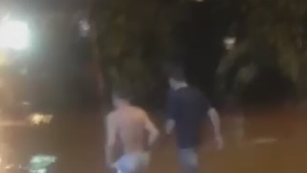 Apostó que iba a cruzar el raudal y desapareció