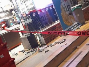Tiroteo y persecución en un local comercial: un detenido y tres prófugos · Radio Monumental 1080 AM
