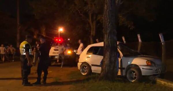 La Nación / Areguá: fallece pasajero de vehículo que chocó contra un árbol