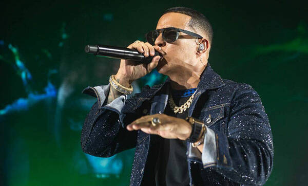 [VIDEO] A Daddy Yankee ya no le gusta la gasolina, vió la luz