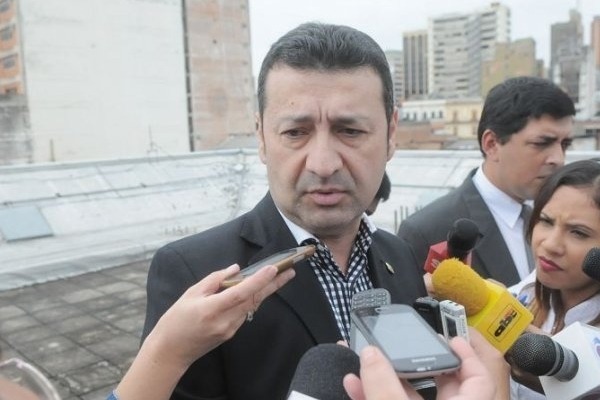 Harms no iba a volver en el avión, pero cambió de idea, afirman - ADN Digital