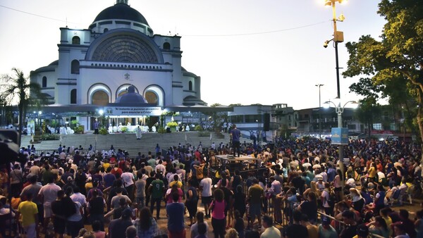 Caacupé recibe a los promeseros