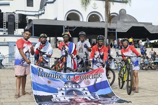 Ciclistas pedalearon desde Buenos Aires hasta Caacupé para visitar a la Virgen: ¿cuánto tardaron?  - Nacionales - ABC Color