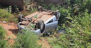 La Nación / Hubo accidente en peligroso puente