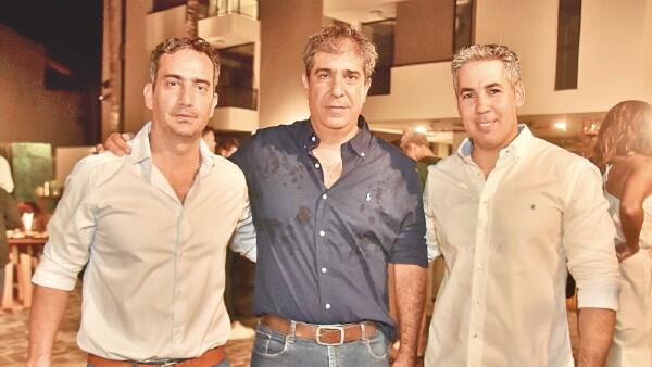 El brindis inaugural del edificio Insignia City