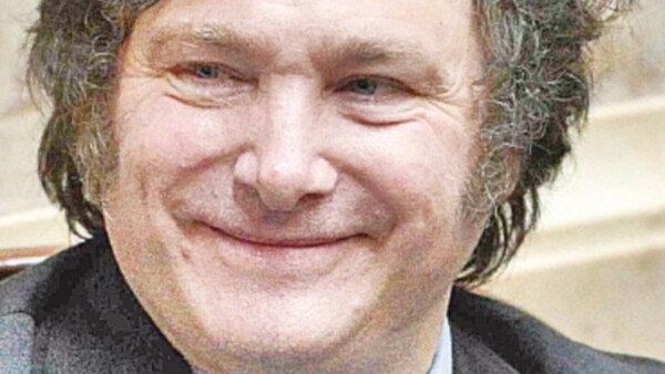 Piden ser cautos con plan de dolarización de Javier Milei