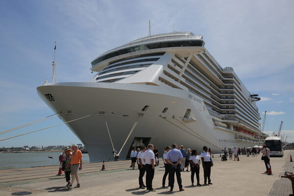 Con un nuevo récord de arribos, Uruguay lanza su temporada de cruceros 2024 - MarketData
