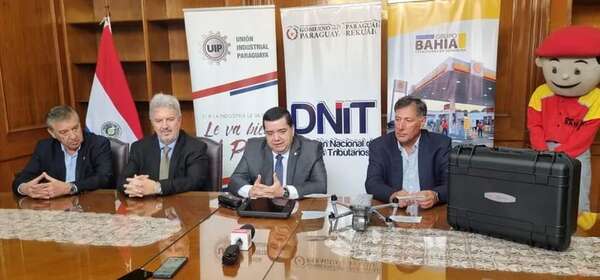 DNIT tiene un nuevo dron para combatir el contrabando - Economía - ABC Color