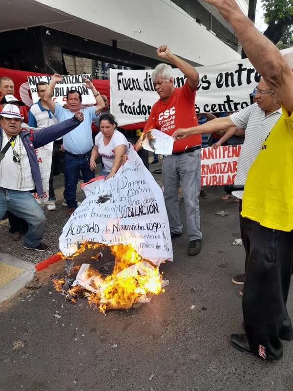 Superintendencia de jubilaciones ya está cocinada, salvo que haya una gran movilización, dice Kattya - Política - ABC Color
