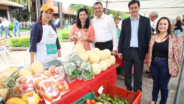 En feria agrícola, sellan alianza a favor de productores y resaltan lucha al contrabando
