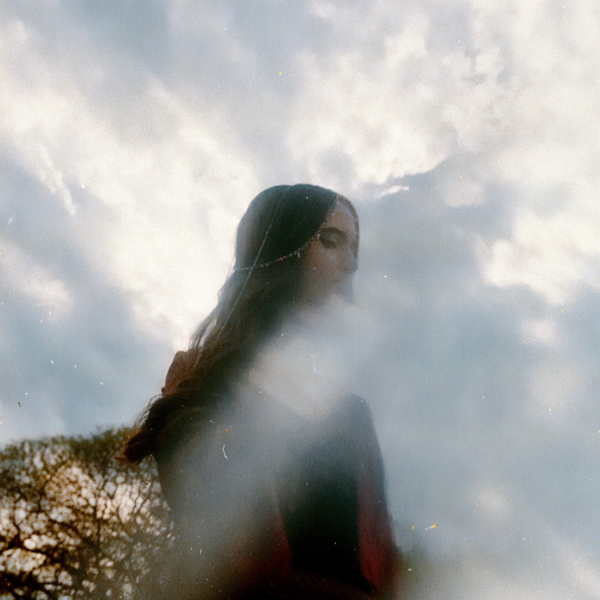 Cantautora paraguaya Ana Blosset presenta nueva canción “I Wish I Was Her”