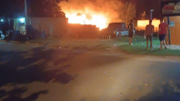 Incendio intencionado deja a una familia sin hogar en Concepción