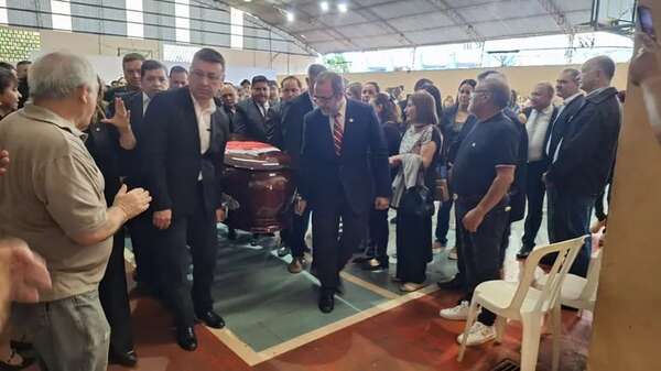 Último adiós a Walter Harms se realizó en seccional colorada de Encarnación - Política - ABC Color