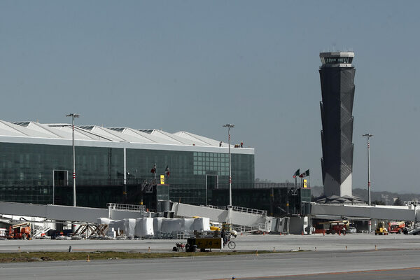 Privados mexicanos: Gobierno no debe ejercer de empresario en aeropuertos y trenes - MarketData