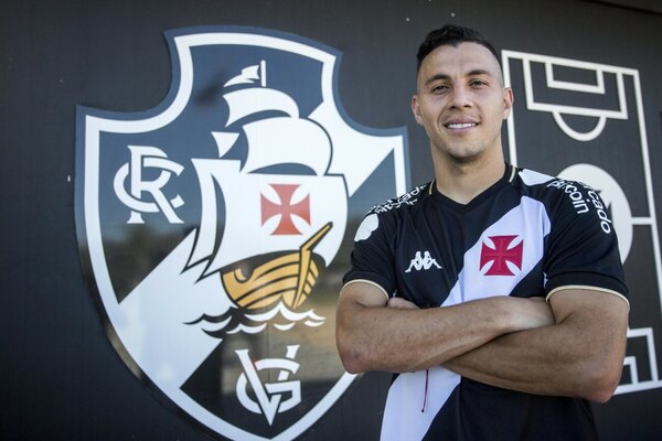 Versus / En Estados Unidos esperan por Sebastián Ferreira