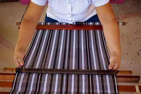 El Poncho Para’i de 60 listas buscará hoy ser reconocido por la Unesco - Cultura - ABC Color