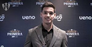Versus / Damián Bobadilla sobre la continuidad de Víctor Bernay en Cerro Porteño