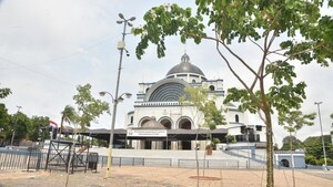 Explanada de la Basílica de Caacupé no tiene sombra por plan de uso de árboles nativos