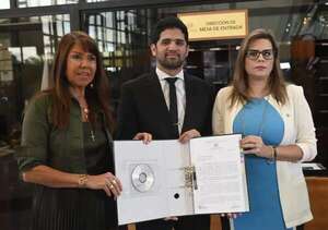 Caso Hernán Rivas: opositores presentan proyecto de pérdida de investidura del cartista  - Política - ABC Color