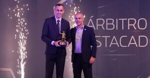 Versus / Juan Gabriel Benítez, el mejor árbitro paraguayo del 2023
