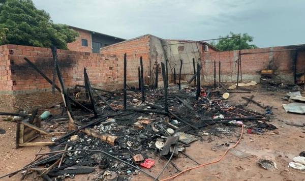 Diario HOY | Incendio deja a una familia en la calle: acusan a "despechada" como causante