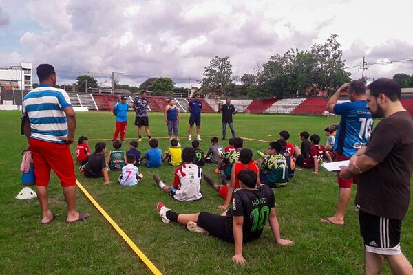Inicia la Academia de Fútbol «Vuelve a Soñar» bajo el convenio con el Club Capitán Figari