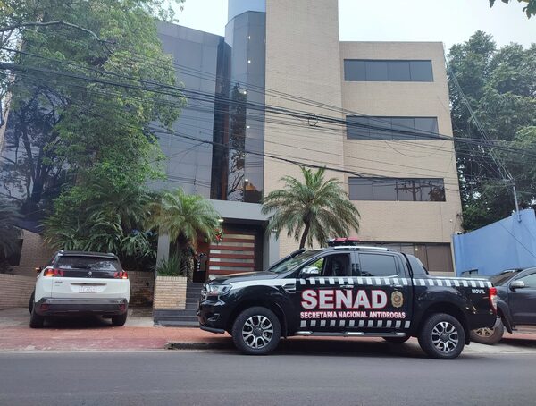 Empresa vinculada al tráfico de armas está inscrita como contribuyente desde el 2006 · Radio Monumental 1080 AM