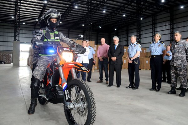 MINISTERIO DEL INTERIOR RECIBE DONACIÓN DE 600 MOTOCICLETAS PARA EL GRUPO LINCE - Itapúa Noticias