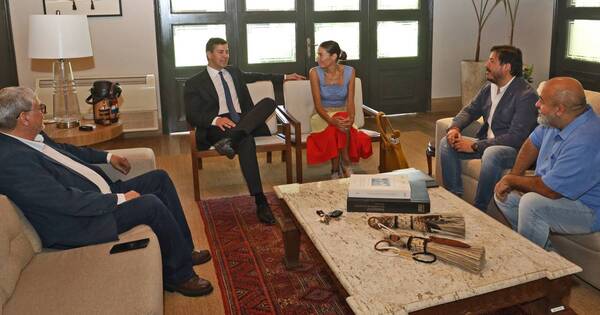 La Nación / Juana Viale y productores argentinos visitaron a Peña