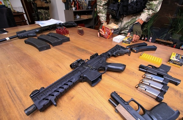 Operativo Dakovo: Exmodelo y militares implicados en tráfico de armas - Radio Imperio 106.7 FM