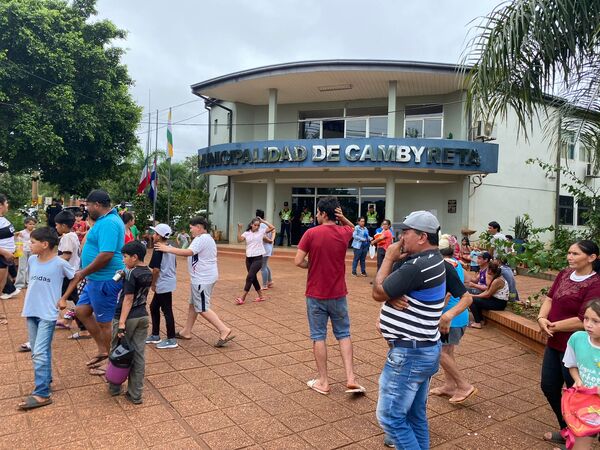 Pobladores de Barrio Santa Rita de Cambyretã protestan por corte de energía eléctrica en más de 257 viviendas