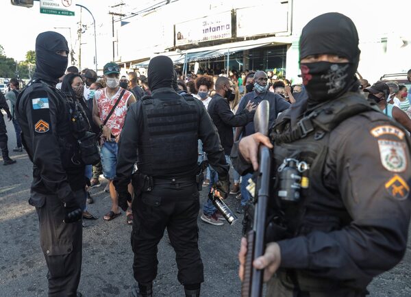 Desmantelada una trama internacional que vendió 43.000 armas a bandas criminales en Brasil - MarketData