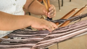 Poncho para'i de 60 listas es declarado patrimonio cultural inmaterial por la Unesco