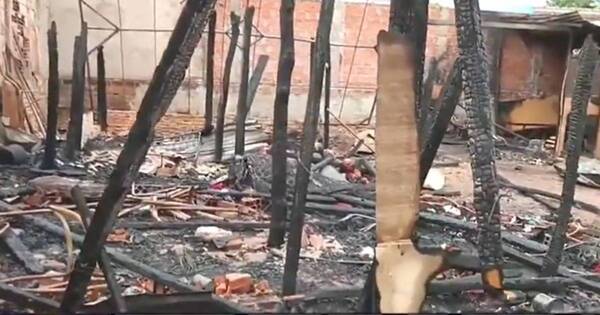 La Nación / Concepción: incendio de una vivienda, donde familia perdió todo, habría sido provocado