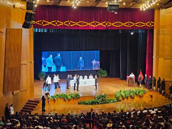 Mandatario presidió ceremonia de egreso de cursos del Instituto de Altos Estudios Estratégicos - .::Agencia IP::.